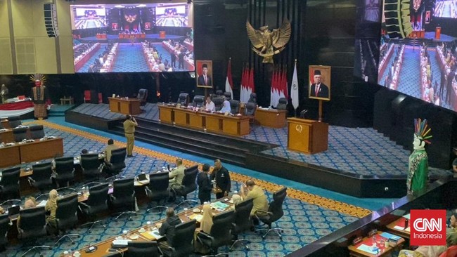 Anggota DPRD DKI mendapat tunjangan hari raya (THR) sekitar Rp5,8 juta per orang tahun ini.