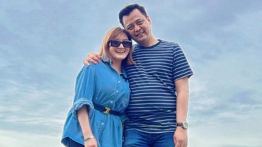 img-title Hamil Anak Pertama di Usia 41 Tahun, 7 Potret Bucin Kiki Amalia & Suami Pengusaha