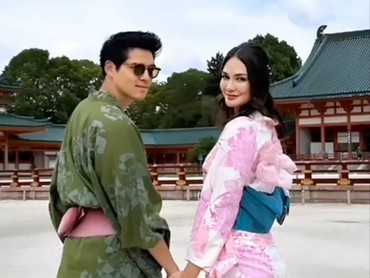 img-title Ngintip Lagi Gemesnya Luna Maya dan Maxime Kasmaran di Jepang