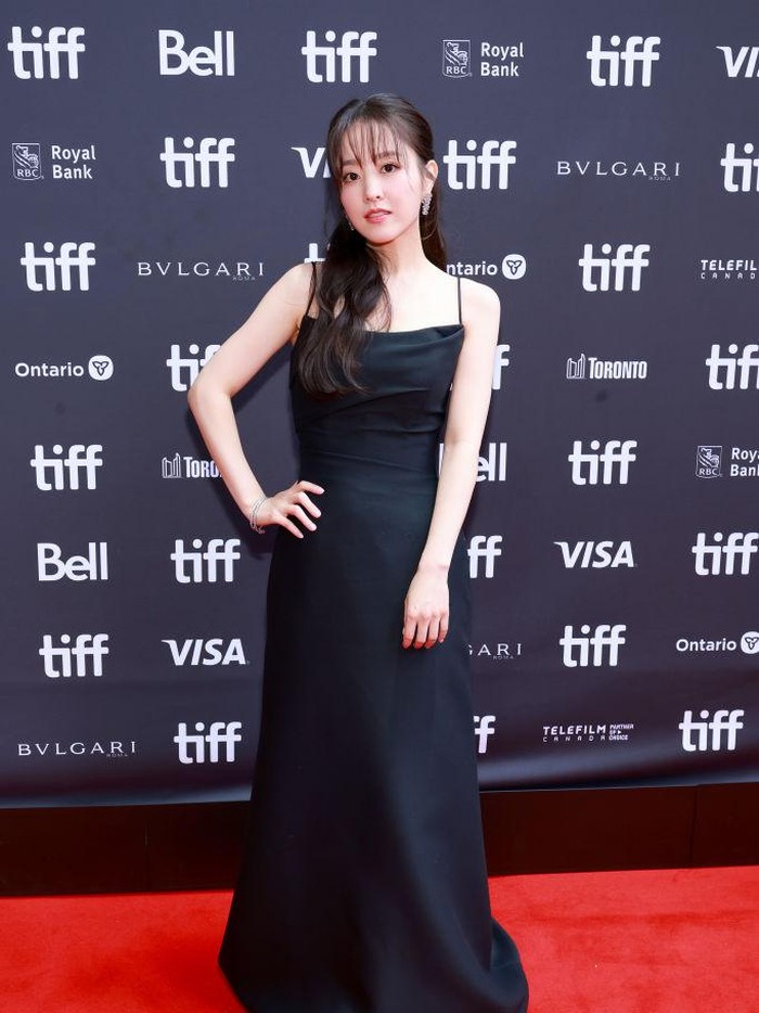 Park Bo Young sendiri berperan sebagai Myeong Hwa di Concrete Utopia, seorang mantan perawat yang menghadapi situasi menegangkan usai krisis akibat gempa melanda./ Foto: WireImage,/Matt Winkelmeyer