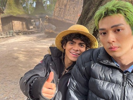 5 Potret Keakraban Para Pemain di Balik Layar One Piece Live Action