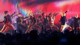 FOTO: Penampilan <i>5-Star</i> Stray Kids di Panggung MTV VMA 2023