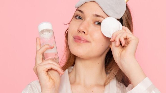 Pentingnya Menggunakan Toner, Produk Dasar Skincare untuk Perawatan Kulit Lebih Maksimal