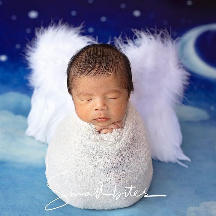 <p>"Dan hari ini adek Elhan sudah sebulan saja, <em>huhu</em>. Bisa juga Mama lewatin sebulan ini ya, Nak. Doa Mama adek tumbuh sempurna dalam perlindungan Tuhan, sehat, penuh sukacita selalu," kata Viviane seperti dikutip dari akun Instagram pribadinya. (Foto: Instagram: @sammysimorangkir)</p>