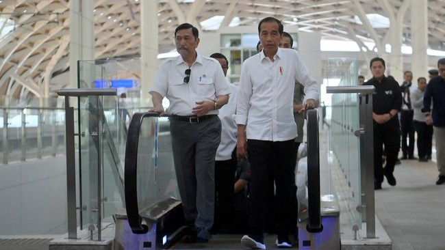 Luhut menyebut 2 Oktober adalah soft launching kereta cepat WHOOSH, di mana Jokowi akan membawa para pimpinan lembaga tinggi negara untuk sama-sama mencoba.