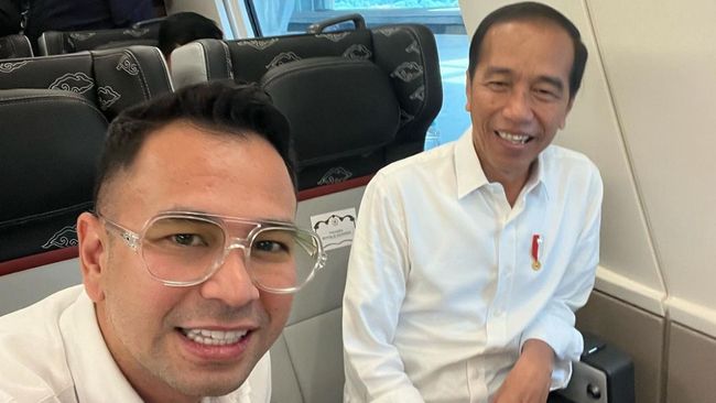 Raffi Ahmad ngaku tunda perjalanan ke luar negeri untuk menjajal kereta cepat Jakarta-Bandung bersama Presiden Jokowi, Rabu (13/9). 