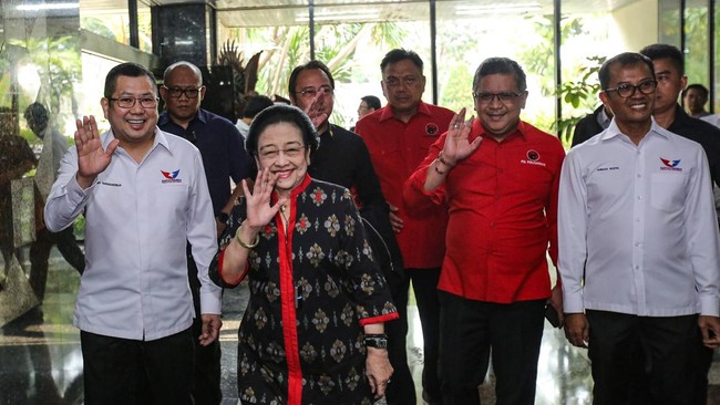 Rapat finalisasi TPN Ganjar Pranowo digelar di kawasan Kebon Sirih, Jakarta Pusat, dihadiri seluruh elit parpol pendukung termasuk Ganjar Pranowo.