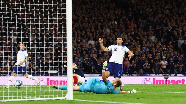 Pelatih timnas Inggris Gareth Southgate memberikan pembelaan kepada Harry Maguire yang mencetak gol bunuh diri dan dicemooh.