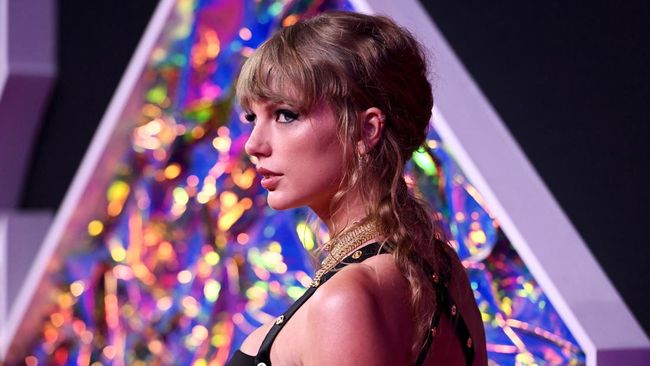 Taylor Swift dilaporkan berdonasi untuk pemulihan dampak bencana alam di Florida hingga US$5 juta atau setara dengan Rp78,5 miliar.