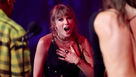 Taylor Swift Tak Sengaja Rusak Cincin Pinjaman Rp184 Juta di MTV VMA