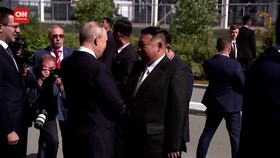 VIDEO: Momen Vladimir Putin Sambut Kim Jong-un di Rusia