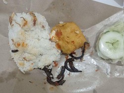 Zonk! Beli Nasi Sambal Belut yang Datang Mirip Sambal Cacing