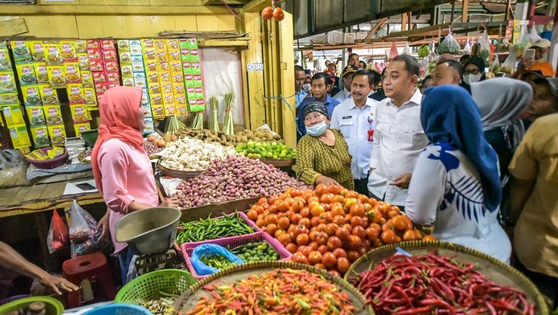 Wali Kota Surabaya Eri Cahyadi bersama Tim Pengendali Inflasi Daerah (TPID) Kota Surabaya berhasil menekan laju inflasi Surabaya pada Agustus 2023.