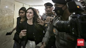 Polisi Cecar 42 Pertanyaan ke Wulan Guritno soal Judi Online