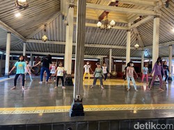 Berkunjung ke Dalem Pujokusuman, Ada Sanggar Tari-Kafe Klasik