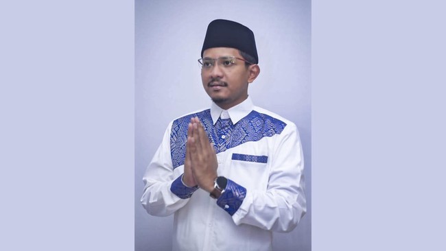 Ketum Ponpes Syaichona Cholil, KH. Lora Nasih menyebut latar belakang yang dekat dengan kiai dan ulama menjadi salah satu alasan mendukung Anies-Gus Imin.