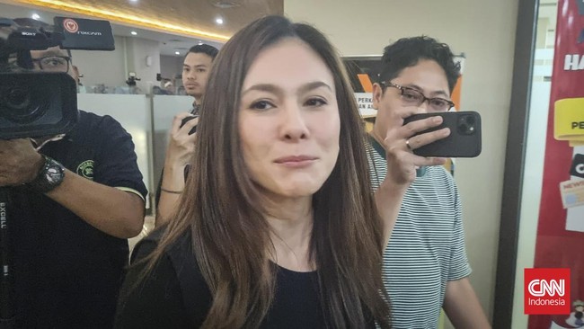 Bareskrim Polri memeriksa Wulan Guritno terkait kasus dugaan promosi judi online pada hari ini.
