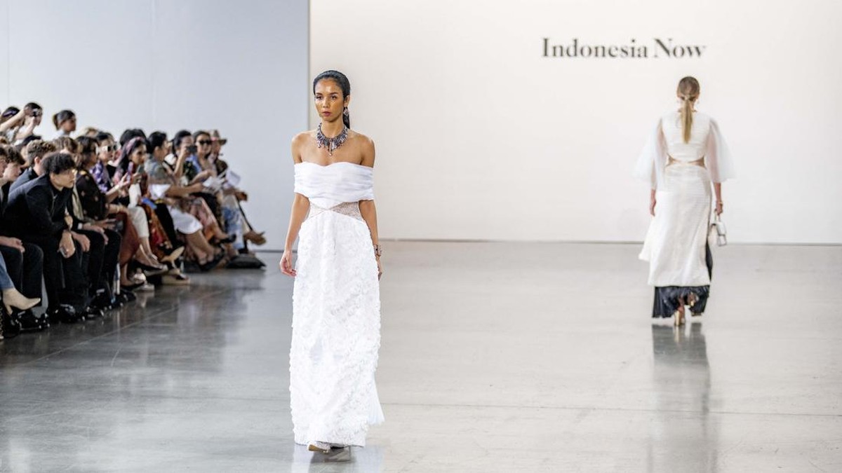 FOTO: Desainer Indonesia Ramaikan Panggung NYFW 2023