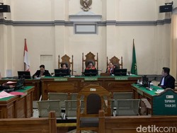 Hakim Tunda Sidang Perdana Eks Rektor UINSU, Minta Terdakwa Dihadirkan