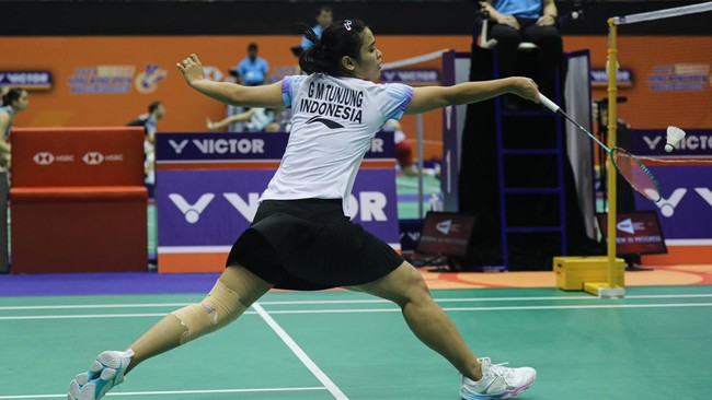 Gregoria Mariska Tunjung mengaku kondisi lututnya belum 100 persen saat dikalahkan Akane Yamaguchi dalam pertarungan sengit tiga game semifinal Hong Kong Open.