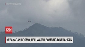 VIDEO: Heli Water Bombing Dikerahkan Atasi Kebakaran Bromo