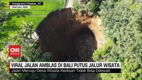 VIDEO: Jalan Amblas, Lubang 70 Meter Putus Jalur Wisata