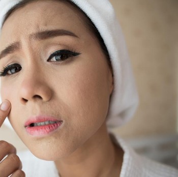 Satu Kebiasaan Makan Malam Orang Usia 40-an yang Bikin Kulit Cepat Menua