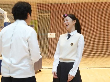 7 Potret Lee Jung Ha & Go Yoon Jung di Balik Layar Drama Korea Moving