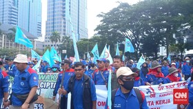 Massa Buruh di Patung Kuda Bubarkan Diri Usai 2 Jam Aksi