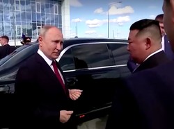 Hadiah Mobil Mewah Bikinan Rusia dari Putin untuk Kim Jong Un
