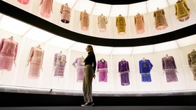 FOTO: Menyelami Manifesto Sang Legenda Fesyen Coco Chanel di London