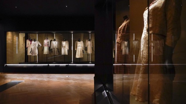 FOTO: Menyelami Manifesto Sang Legenda Fesyen Coco Chanel di London