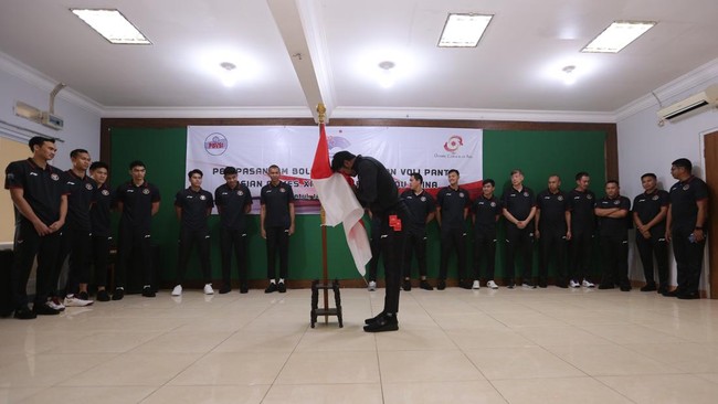 Ketua Umum PP PBVSI Imam Sudjarwo menegaskan pemain Timnas Voli Indonesia boleh saja mengikuti tarkam asal sesuai aturan.