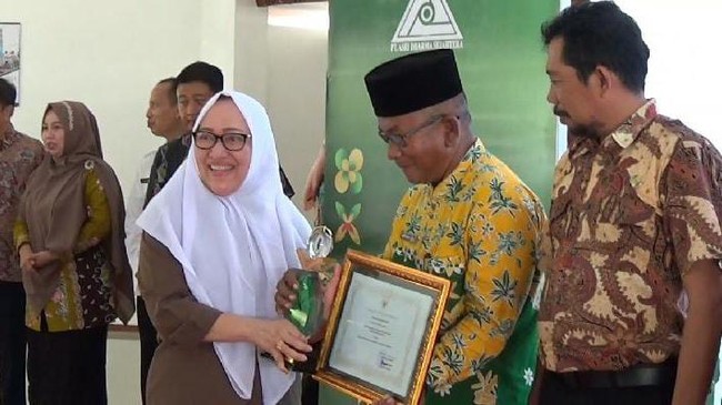 Sebanyak 30 Desa di Kabupaten Bojonegoro, Jawa Timur, berhasil mendapatkan penghargaan Adibuana Carbon Award 2023 dari KLHK.