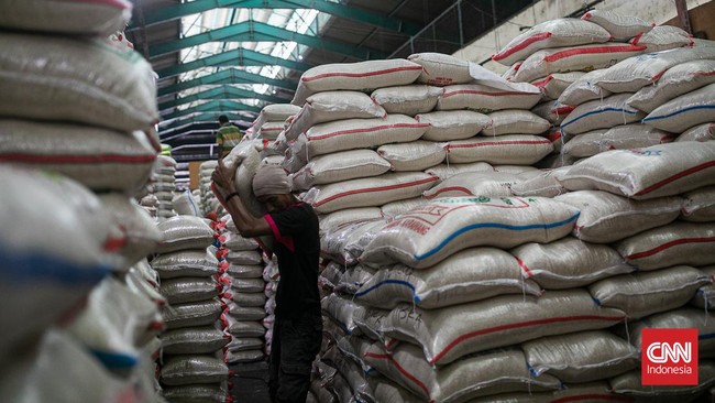 Bapanas menggelontorkan 4.500 ton beras Stabilisasi Pasokan dan Harga Pangan (SPHP) ke Pasar Induk Beras Cipinang (PIBC) demi menekan harga beras.