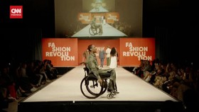 VIDEO: Model Penyandang Disabilitas Tampil di New York Fashion Week
