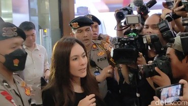 img-title Sabda Ahessa Datangi Wulan Guritno Untuk Serahkan Uang Sebelum Persidangan