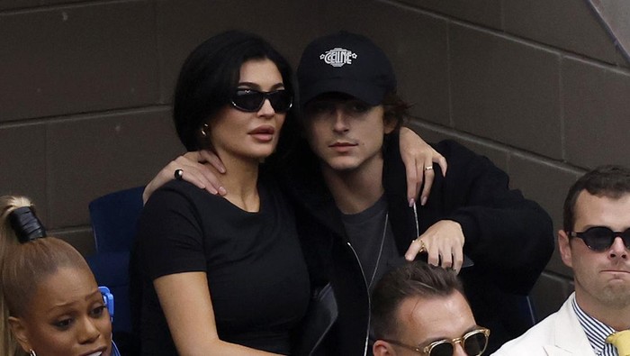 NEW YORK, NEW YORK - SEPTEMBER 10: Kylie Jenner and actor Timothée Chalamet look on during the Men's Singles Final match between Novak Djokovic of Serbia and Daniil Medvedev of Russia on Day Fourteen of the 2023 US Open at the USTA Billie Jean King National Tennis Center on September 10, 2023 in the Flushing neighborhood of the Queens borough of New York City. (Photo by Sarah Stier/Getty Images)