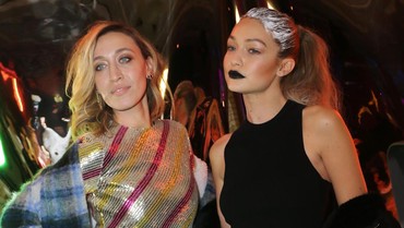 img-title Kakak Tertua Gigi Hadid Debut di NYFW pada Usia 40 Tahun