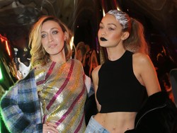 Kakak Tertua Gigi Hadid Debut di NYFW pada Usia 40 Tahun