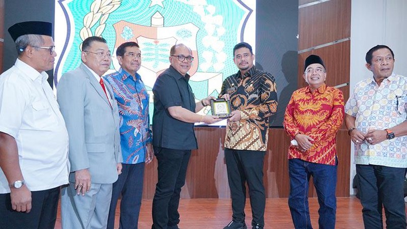 Wali Kota Medan memaparkan sejumlah langkah tindak lanjut & ragam hal dalam mendukung kelancaran dan suksesnya Pemilu 2024 di hadapan anggota Komisi II DPR RI