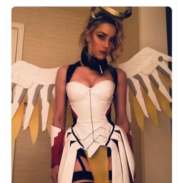 Foto Cosplay Disebar, Amber Heard Tak Beri Izin Elon Musk