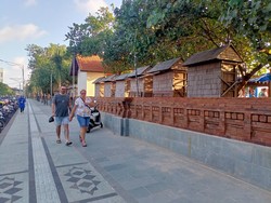 Dorong Digitalisasi, Kemenparekraf Soroti Pantai Kuta Dijejali Kios