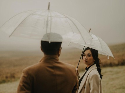 Salah Orang, Wanita Ini Kesal Dikira Pasangan yang Prewed-nya Bakar Bukit Teletubbies