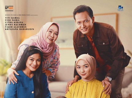 5 Fakta Air Mata di Ujung Sajadah, Film  Perjuangan Ibunda yang Sementara Unggul dari Sleep Call