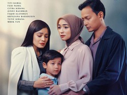 Sinopsis Film Air Mata di Ujung Sajadah, Kisah Perjuangan Seorang Ibu