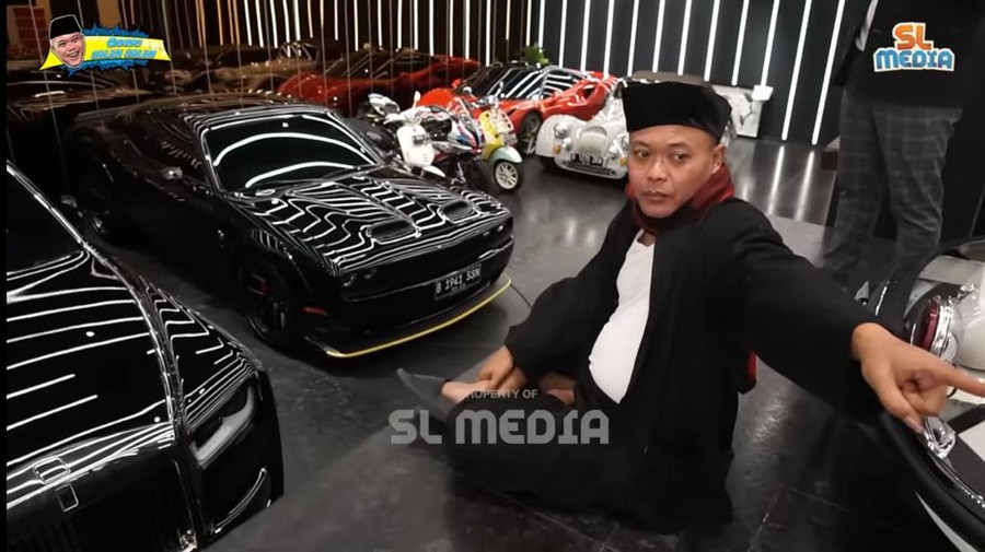 Garasi Rumah Raffi Ahmad