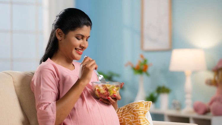 Ilustrasi ibu hamil makan