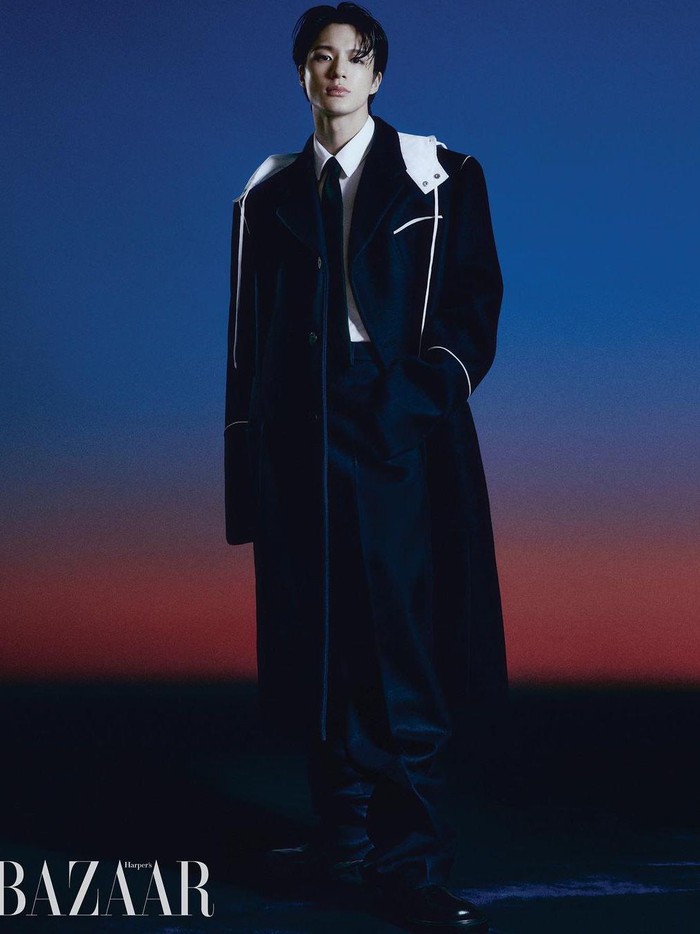 Dalam pemotretan kali ini, Jeno memperlihatkan berbagai gaya maskulin yang menampilkan sisi mature-nya./ Foto: instagram.com/nct