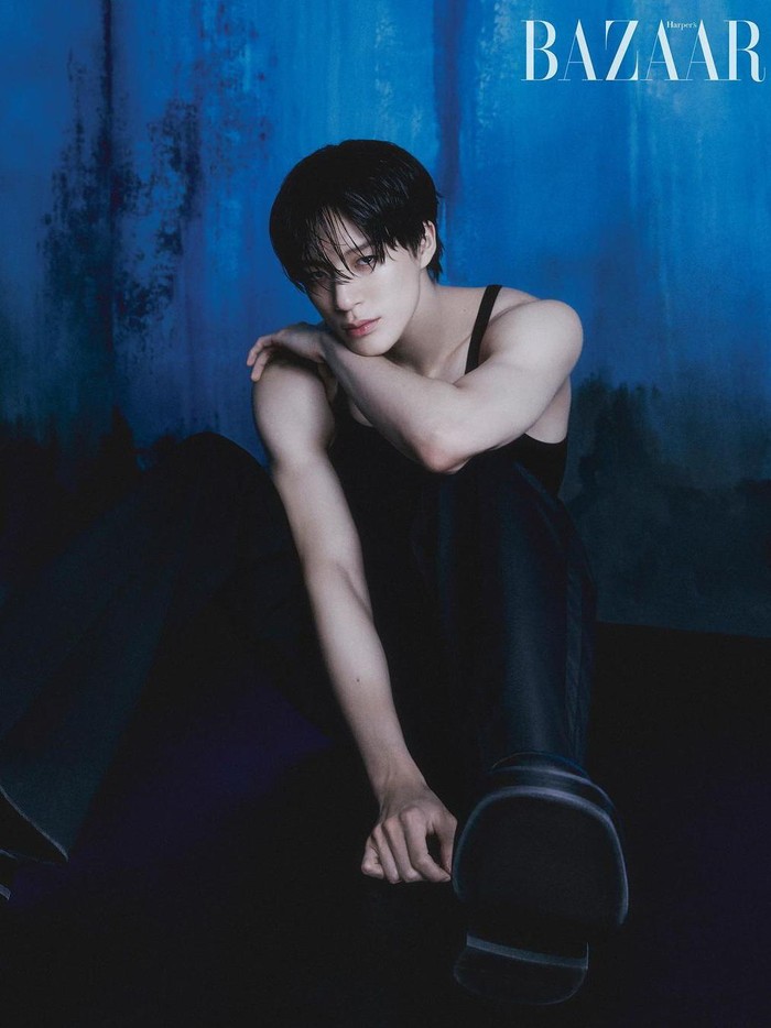 Idol K-Pop kelahiran 23 April 2000 tersebut tampil memesona di pemotretan bersama Harper's Bazaar Korea x Ferragamo./ Foto: instagram.com/nct